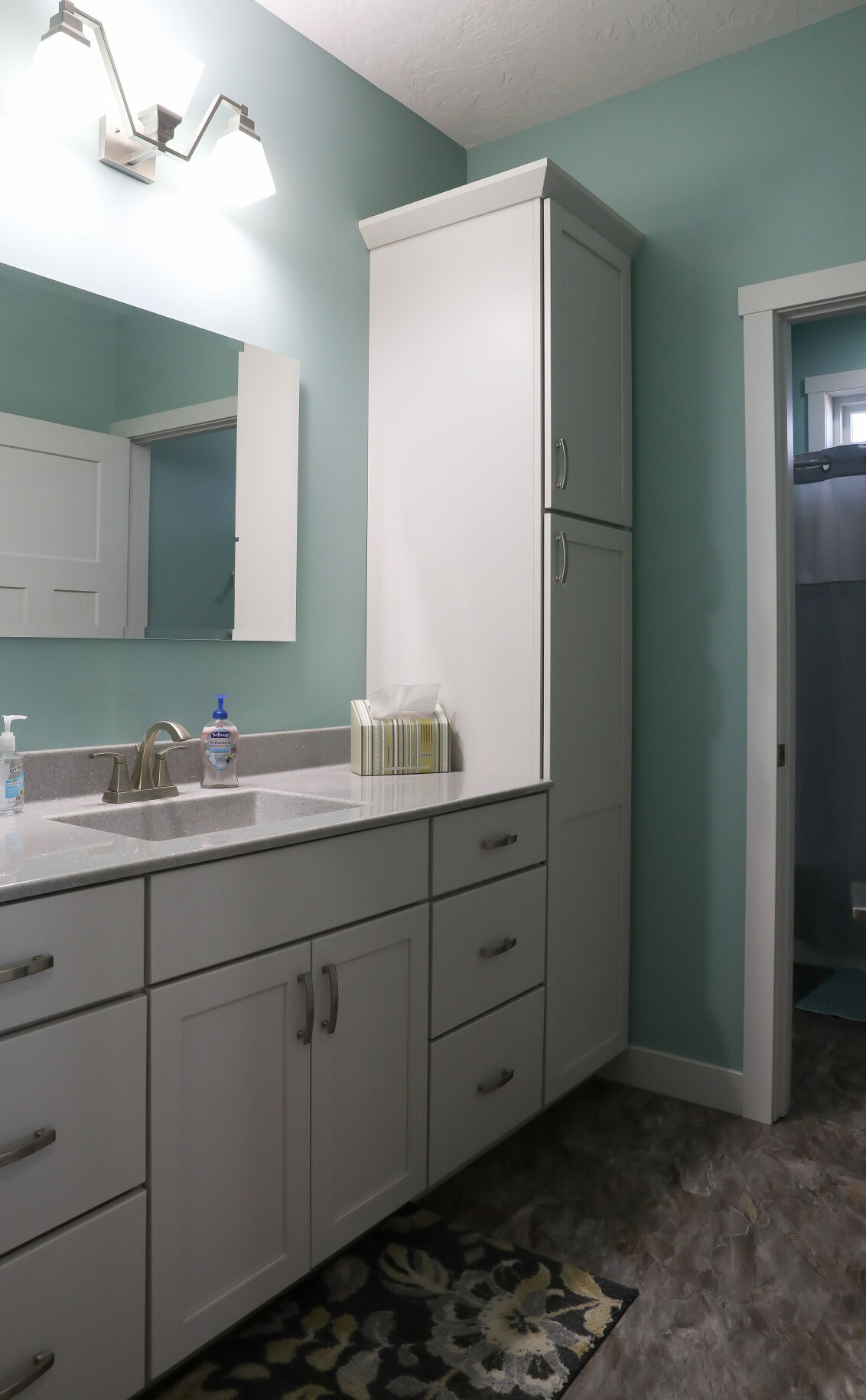 11. Guest Bath.jpg
